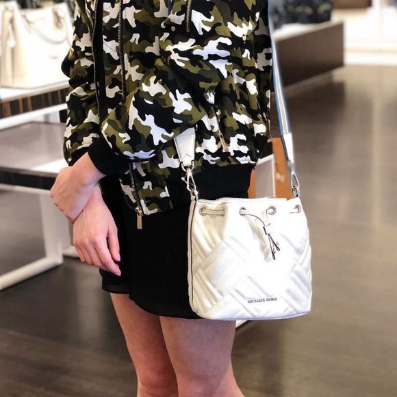 michael kors peyton xs bucket crossbody